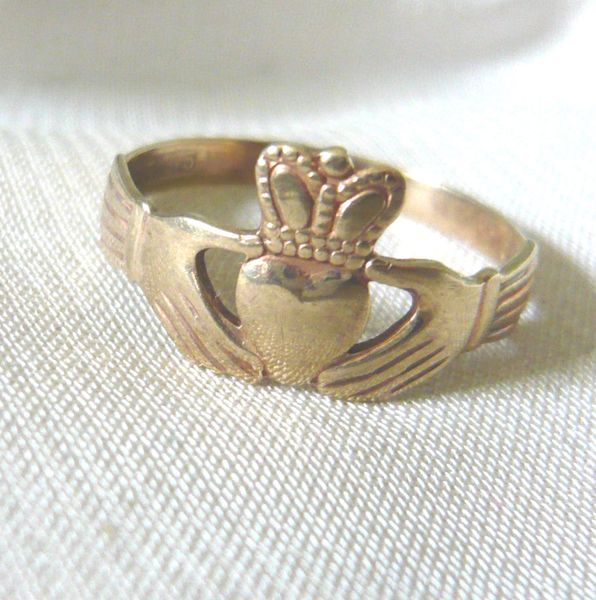 SOLD Vintage 9kt Gold Claddagh Ring Eva Antiques