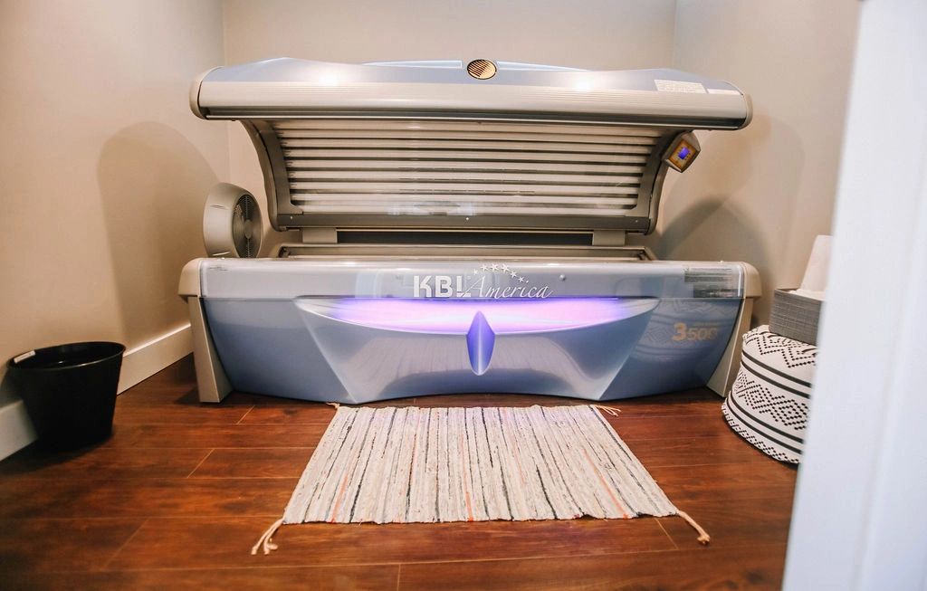This tanning salon is only 11 miles from North Brookfield. The level 2 tanning bed at Hometown Tan.