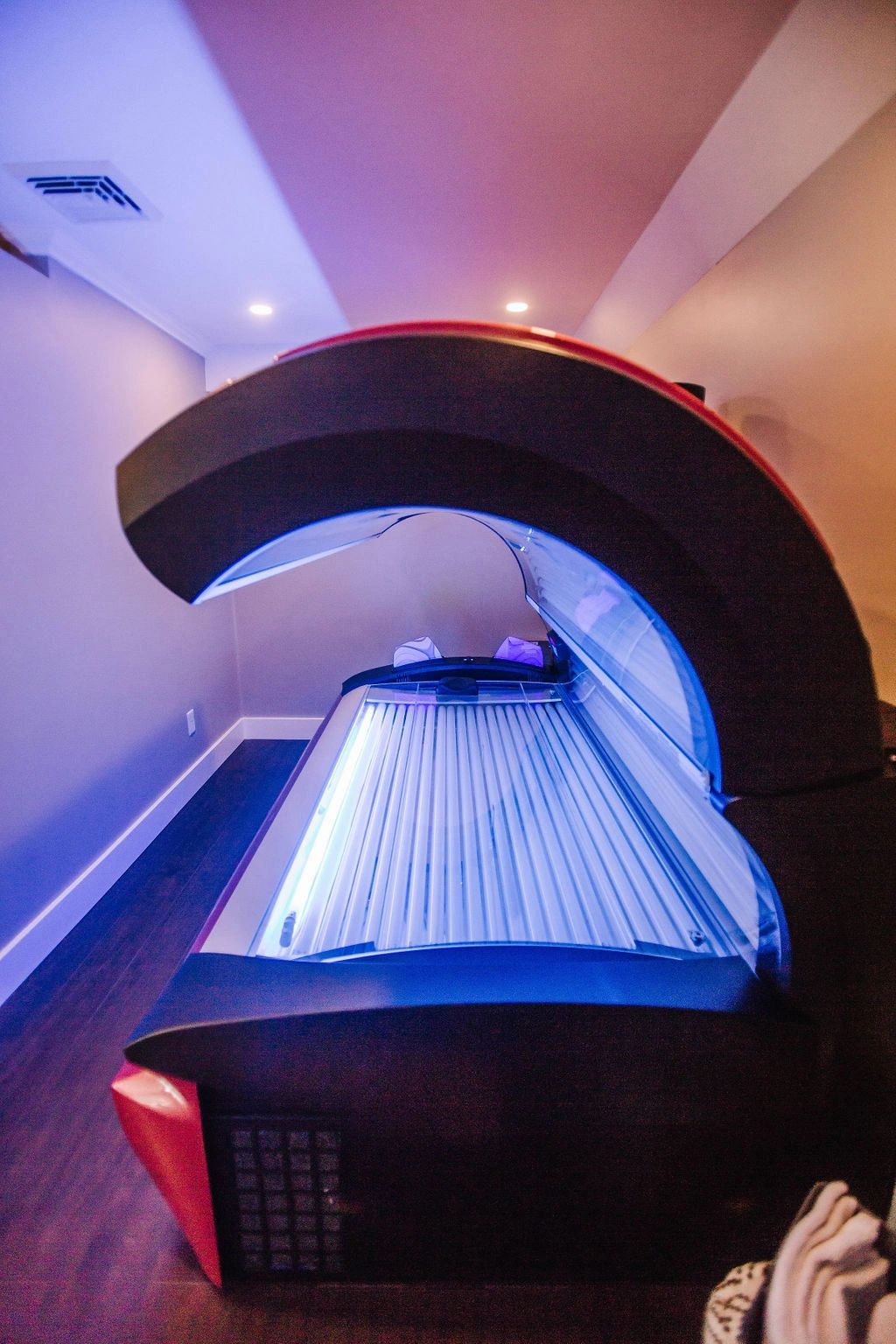 Such an easy drive from Princeton Ma. This tanning salon has tanning beds, standups and a spray tan.