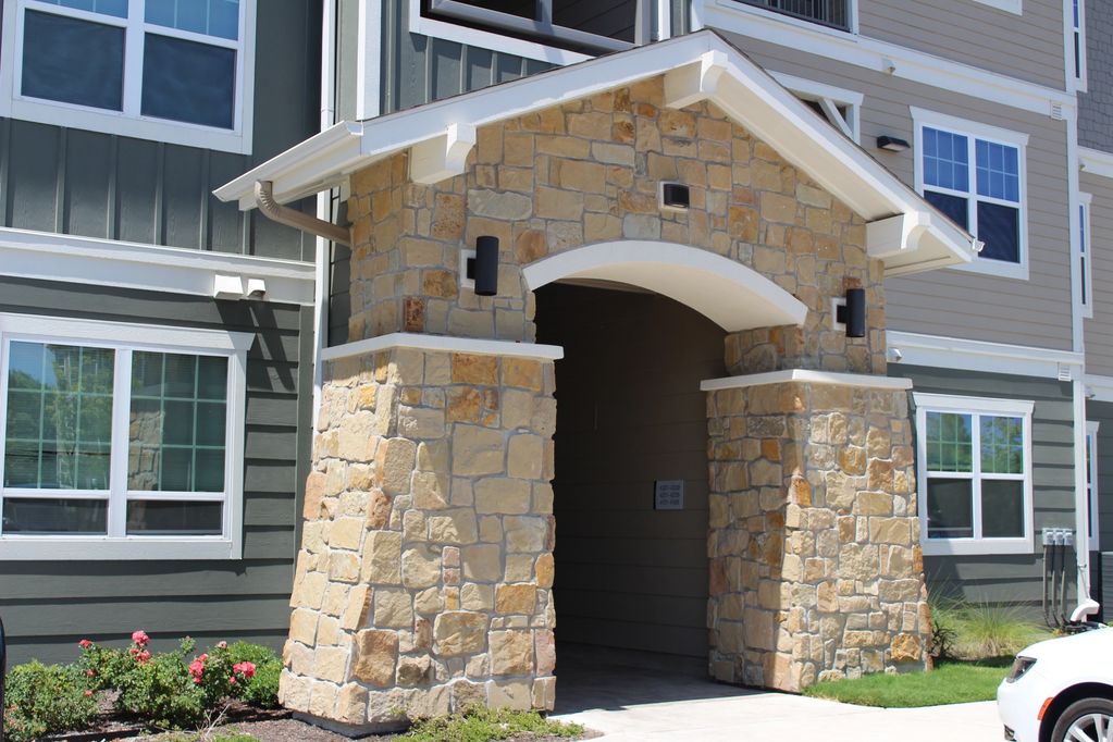 Sandstone Autumn Blend
Squares &  Rectangles
Rough Chop.
White Limestone Caps. 