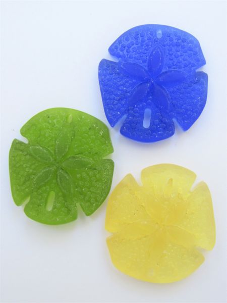Bead Supply Sand Dollar PENDANTS 40x36mm Assorted Blue Green Yellow Cultured Sea Glass 3 pc necklace pendant for making jewelry