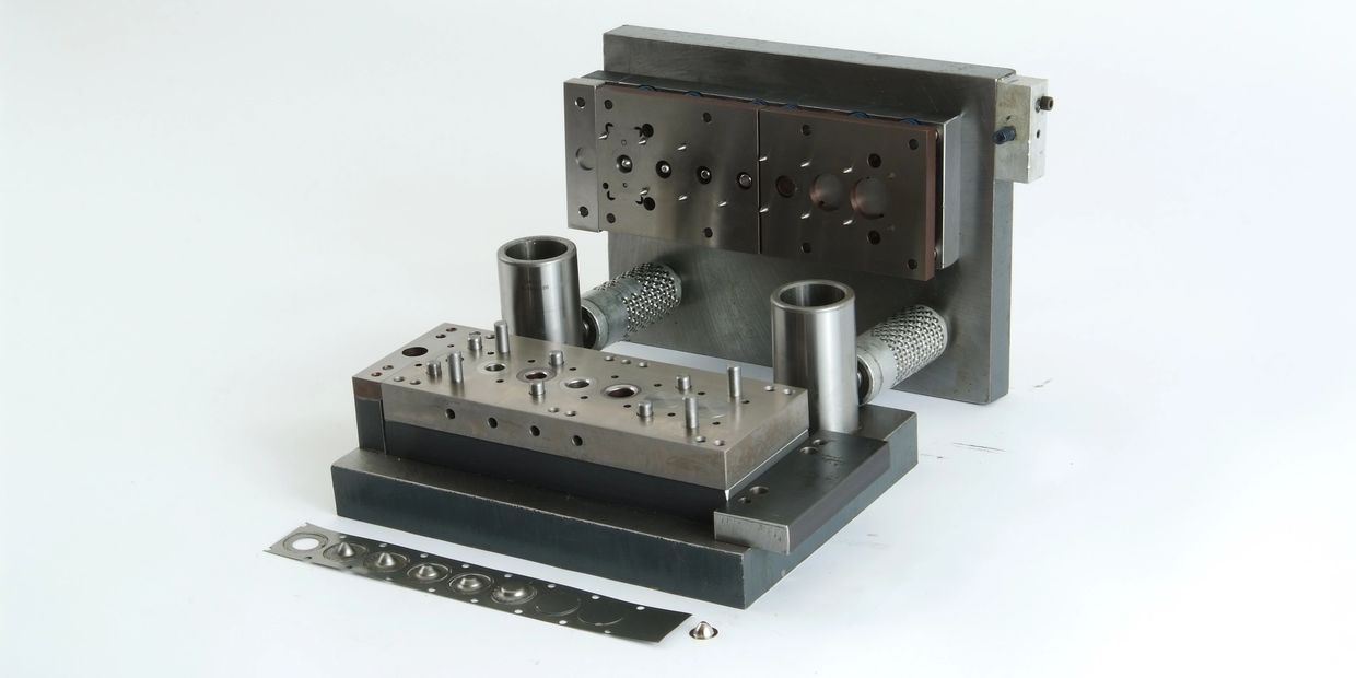 Progressive stamping die custom uilt for high speed volume production parts for electrical OEM