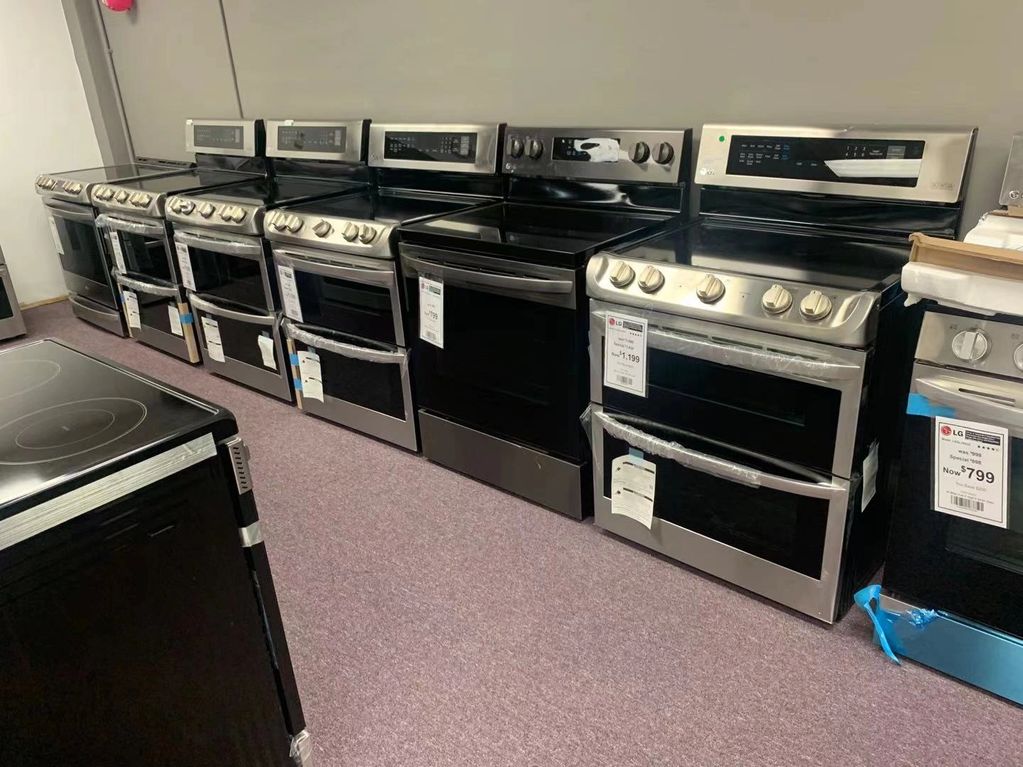 Slide In (Front Control)
Front-mounted controls prevent reaching over hot burners. Enjoy the sleek l