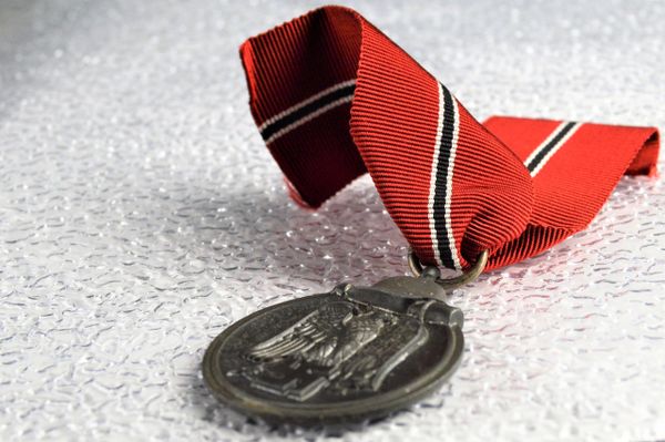 Medaille Winterschlacht im Osten 1942/42 Medal by Maker 15 Friedr.Orth/Wien**Archives**