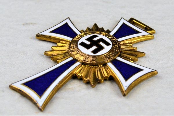 Ehrenkreuz der Deutschen Mutter (Cross of Honor of the German Mother).1st Class in Gold
