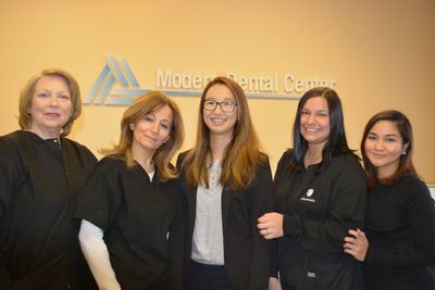 picture of the staff at Modern Dental