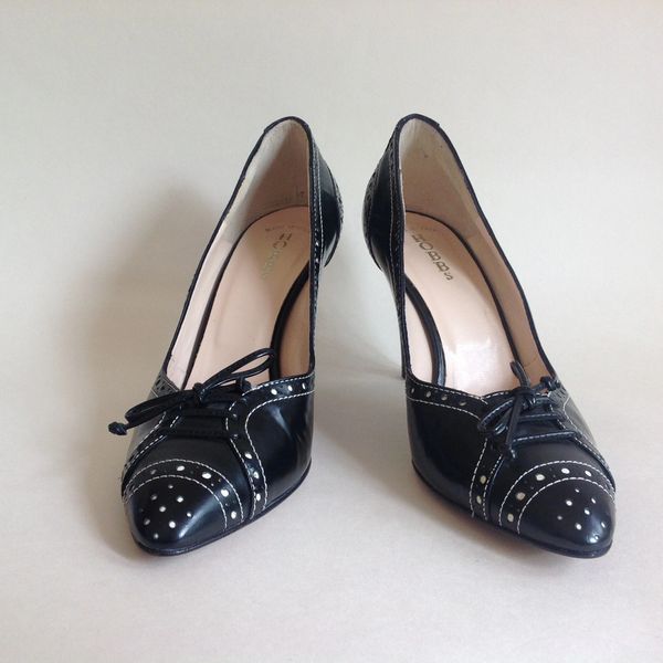 HOBBS Black All Leather Brogue Patterned Almond Toe Bow