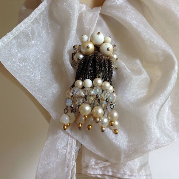 Vintage Faux Pearl And Wire Chain Dangle Glass Cluster Beaded Brooch Pin Date Unknown Goodwood
