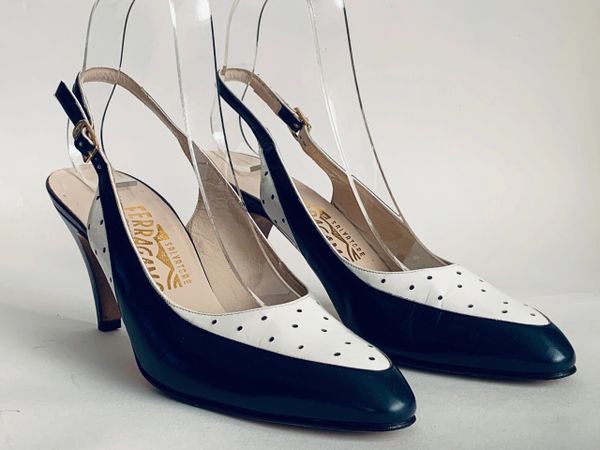 Salvatore Ferragamo Vintage 1980s Blue And White Leather Almond Toe Court Shoe Size UK 4.5AA, US 7.5, EU 37.5
