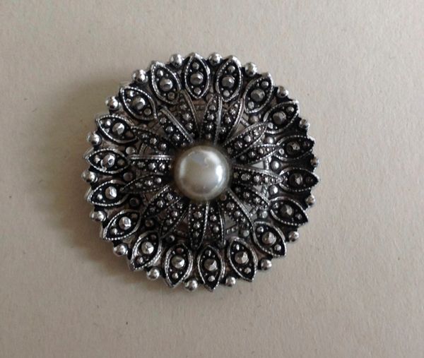 Vintage 1980s Ladies Round Silver Toned Faux Marcasite Scarf Ring Clip