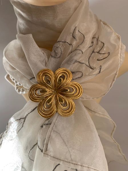 Vintage 1970s Ladies Flower Shaped Gold Toned Scarf Ring Clip