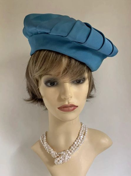 Vintage 1960s Jackie O Turquoise Pleated Fabric Beret Hat 21” Fully Lined