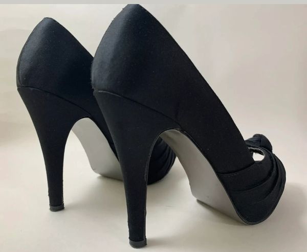 Steve madden black sale closed toe heels