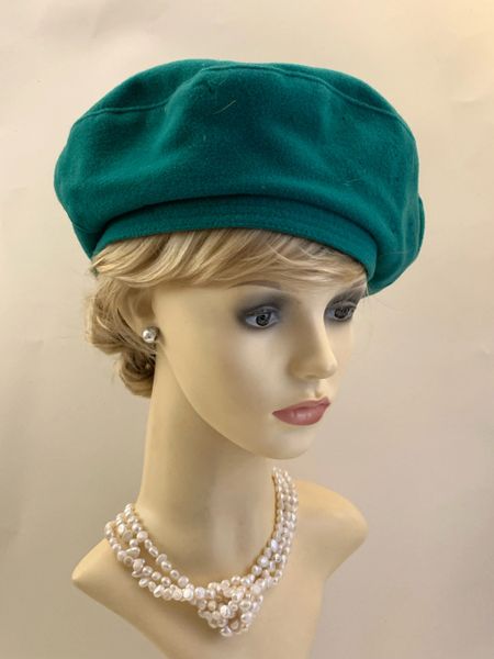 Viyella British Hat Guild Green 1960s Vintage French Style Felt Beret With Black Satin Lining