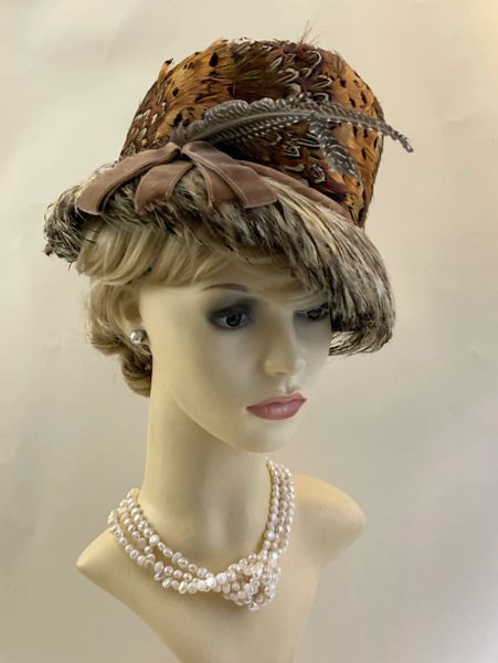 Elsie Krassas Wikiki Vintage 1940s Decorative Feather Hat On A Brown Felt Base.