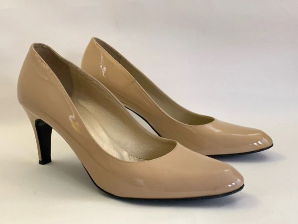Russell & Bromley Nude Patent Leather Court Shoe Almond Toe Slim 3” Heel Size UK 8 EU 41