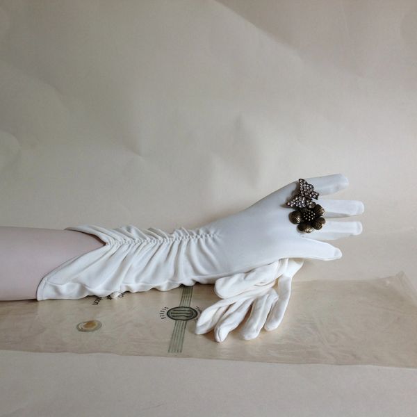 Treble Tee 1950s Stretch Nylon Simplex Ivory Vintage Evening Gloves With Original Packaging. Size 6 1/2