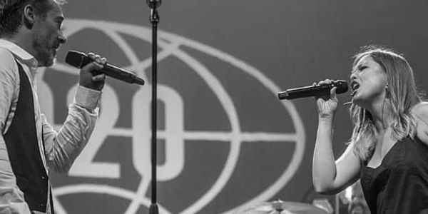 En escena, junto a Santi Balmes y Love of Lesbian en la Sala Razzmatazz de Barcelona.