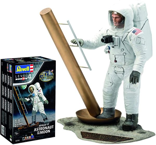 Apollo 11 Astronaut on the Moon Model Kit 3702 by Revell