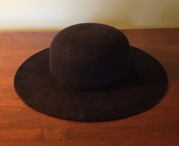 Hat with best sale round brim