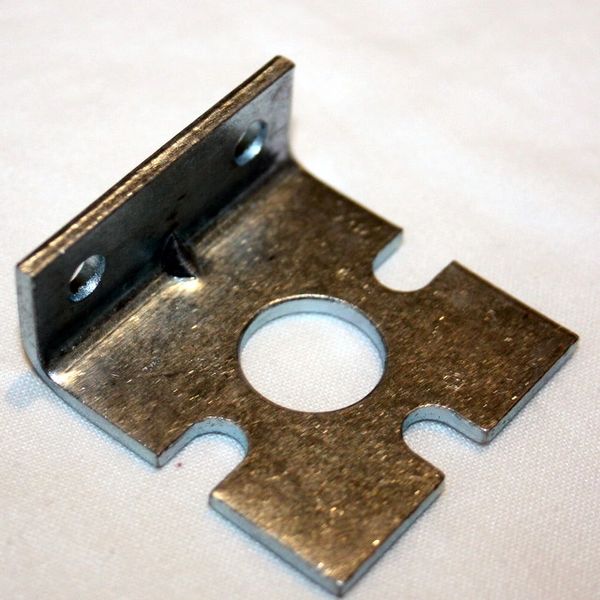 535-7356-00 Coil support bracket with notches.