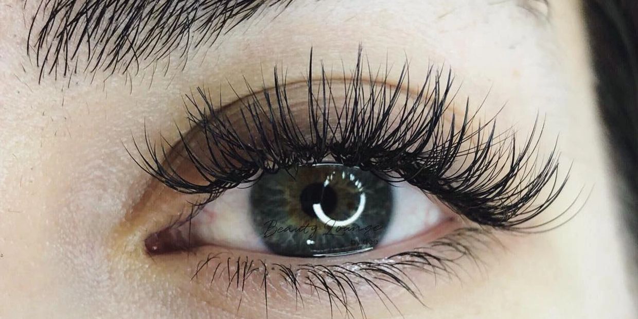 Fluffy hybrid eyelash extensions