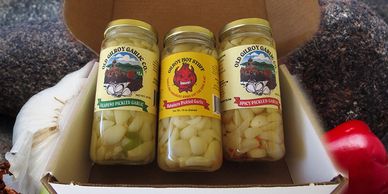 GILROY-GARLIC-CO-ASSORTED-SPICY-PICKLED-GARLIC-CLOVES-GIFT-BOX/