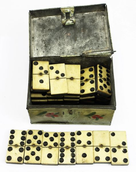 Civil War Dominoes in Toleware Box / SOLD