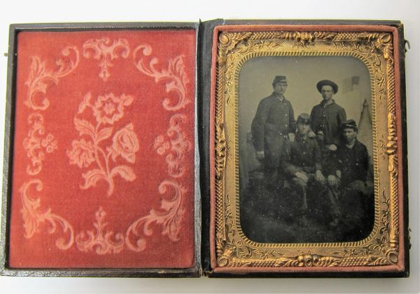 Group of Union Soldiers Quarter Plate Tintype