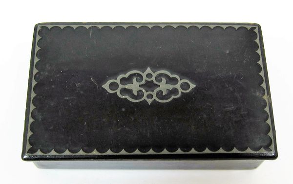 Lacquer Paste Board Snuff Box / SOLD