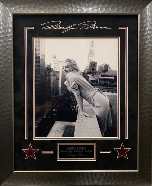 MARILYN MONROE ON AMBASSADOR HOTEL 11X14 PHOTO