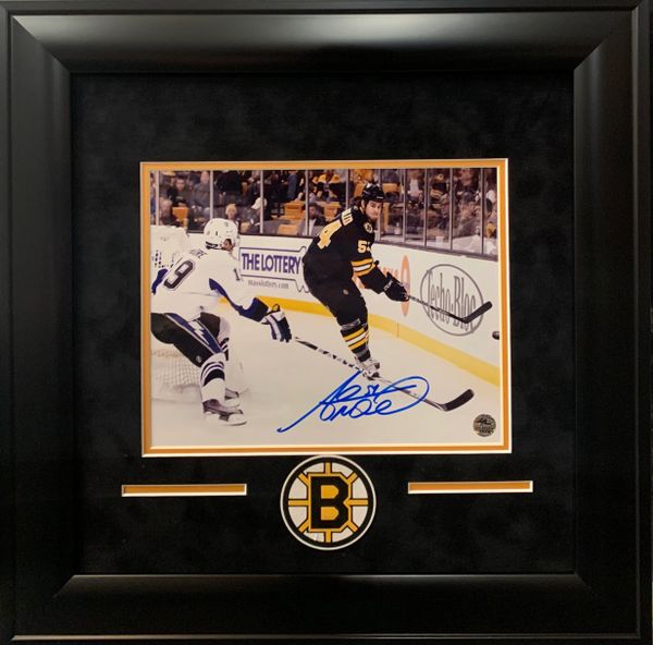 ADAM MCQUIAD BOSTON BRUINS SIGNED 8X10 PHOTO