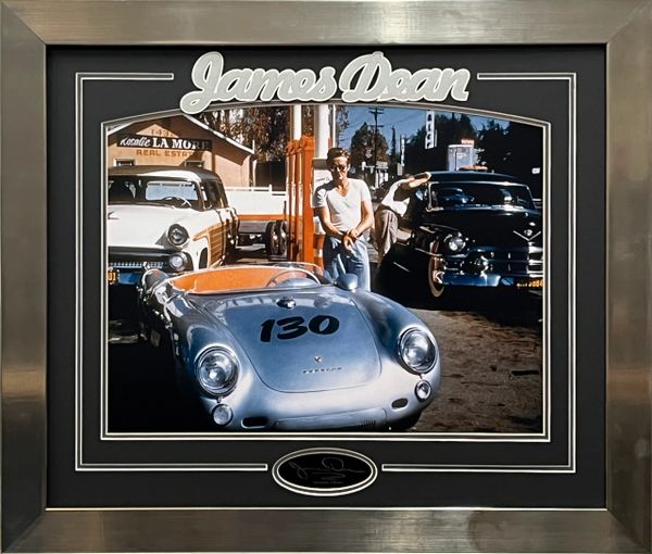 JAMES DEAN & 1955 PORSCHE 16x20 PHOTO WITH ENGRAVED REPLICA AUTOGRAPH