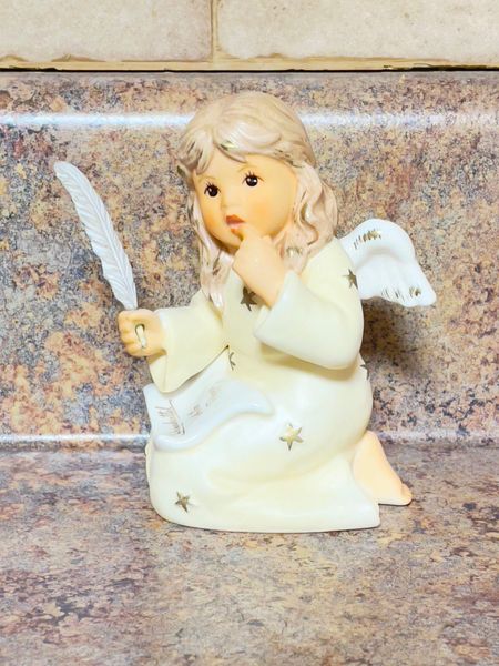 M.I. Hummel Angel with Wish List (Champagne) 828045