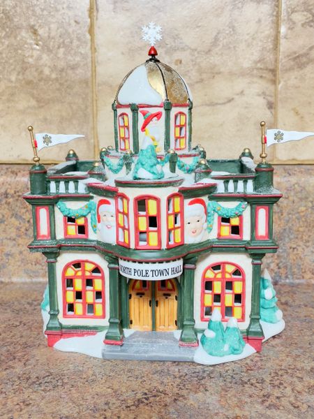 Department 56 North Pole Town Hall 56.56767