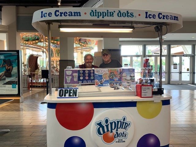 File:Dippin Dots stand at Carowinds.jpg - Wikipedia
