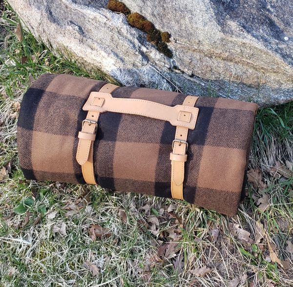 Sherpa Lined Wool Blanket Roll W/Leather Carrier Brown Buffalo Plaid