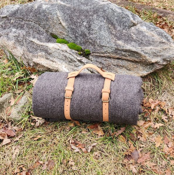 Sherpa Lined Wool Blanket Roll W/Leather Carrier Brown Tweed