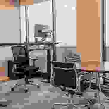 Heigh adjustable office desks