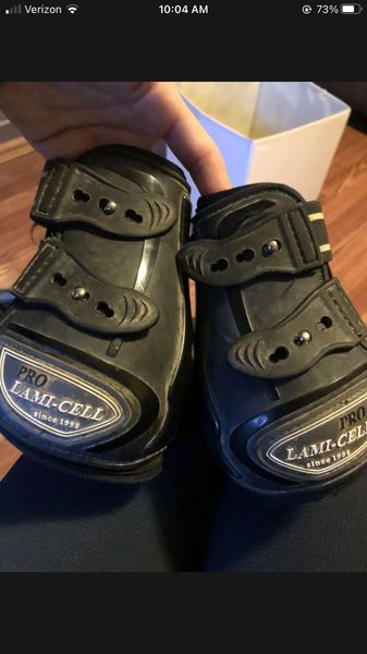 Used lami cell fetlock boots