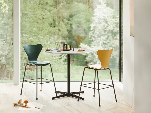 SERIES 7™ COUNTER STOOL 64CM (Lacquered) ARNE JACOBSEN 1955