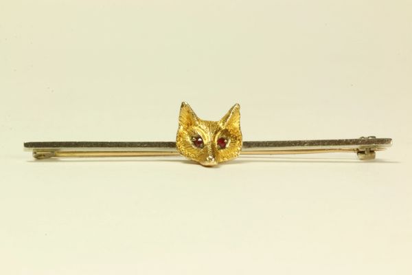 Gold foxes head hunting stock pin