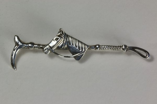 Silver traditional hunting whip stock pin
