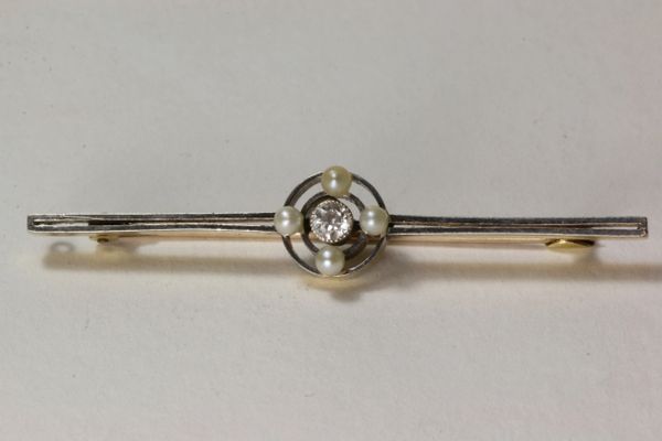 Gold diamond and pearl stock pin