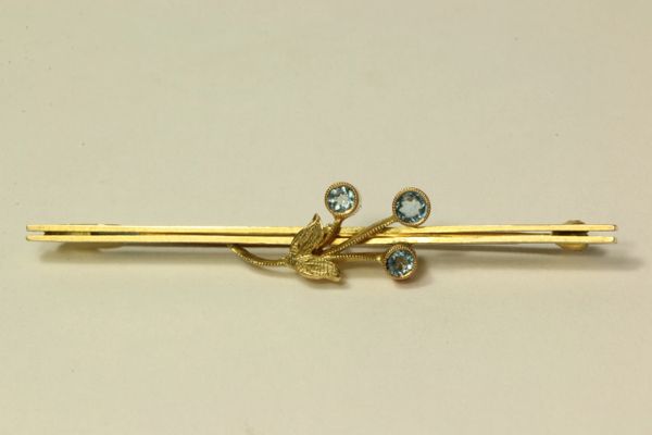 Gold and aquamarine stock pin