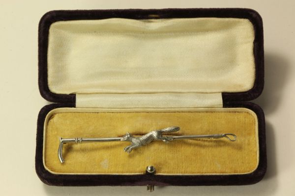 Silver hunting stock pin