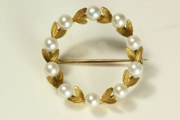 Gold and pearl stock pin