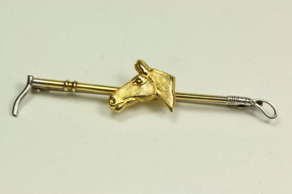 Gold and silver traditional hunting stock pin