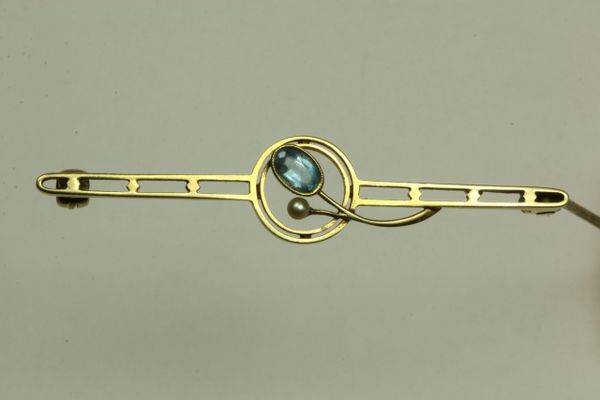 Gold aquamarine and seed pearl stock pin