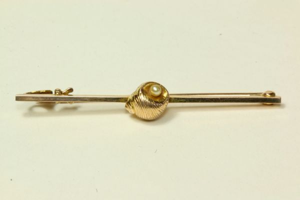 Gold and Seed Pearl stock pin